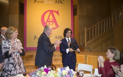 S.M. El Rey Don Juan Carlos entrega el IX Premio Taurino ABC a “Morante de la Puebla”