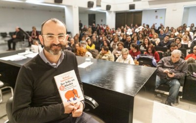 El autor de libros Rafael Santandreu llena otra vez el Aula Hoy