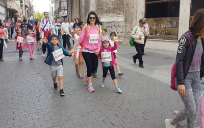 Más de 3.500 participantes recorren el centro de Valladolid en la V Marcha de la Familia de El Norte de Castilla