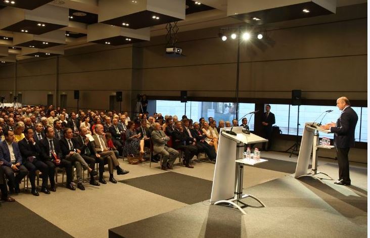 Luis de Guindos anuncia en un foro de diario Sur que la futura ley hipotecaria dará la opción de cambiar «con coste prácticamente cero»