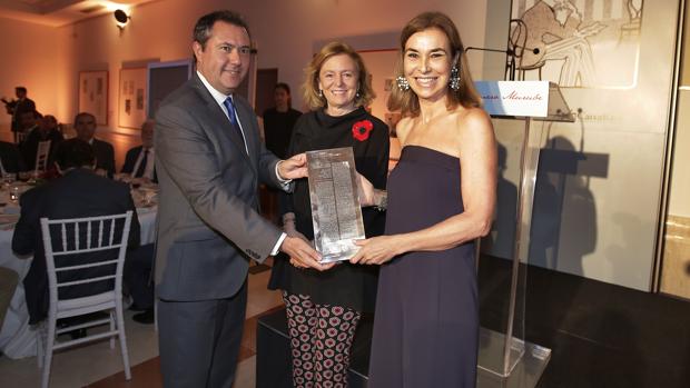 Carmen Posadas, segunda mujer en obtener el Premio Joaquín Romero Murube que entrega ABC de Sevilla
