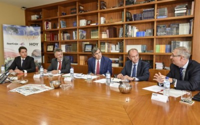 Expertos de varios ámbitos debaten sobre innovación agroalimentaria en una mesa redonda organizada por HOY