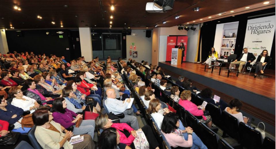 Más de 300 personas participaron en el II Congreso de Economía Familiar de La Verdad