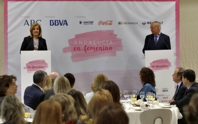 La ministra Fátima Báñez, en el Foro Andalucía en femenino organizado por ABC: «Ahora hay más mujeres trabajando que nunca»