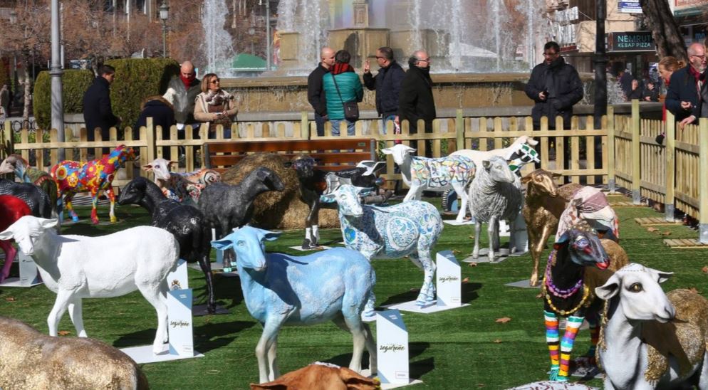 La exposición ‘Always Segureño’, promovida por Ideal, conquista Granada