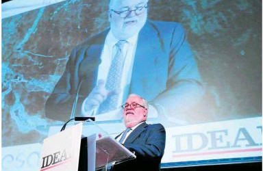 Arias Cañete, en el foro de Ideal: «La Comisión Europea ve muy positiva la candidatura de Granada al acelerador de partículas»