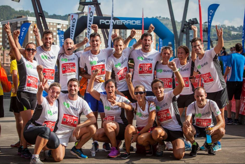 Un millar de personas participan la I Carrera de Empresas de El Correo