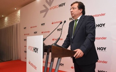 El presidente de la Junta de Extremadura, Guillermo Fernández Vara, participa en un desayuno informativo de diario Hoy