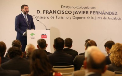 La Junta de Andalucía defiende la revisión del modelo turístico ante las señales de desaceleración en un foro de Sur
