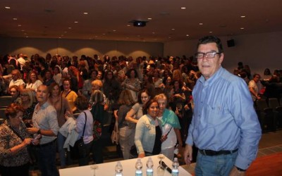 El juez Emilio Calatayud llena el Museo Arqueológico de Almería en una conferencia organizada por Ideal