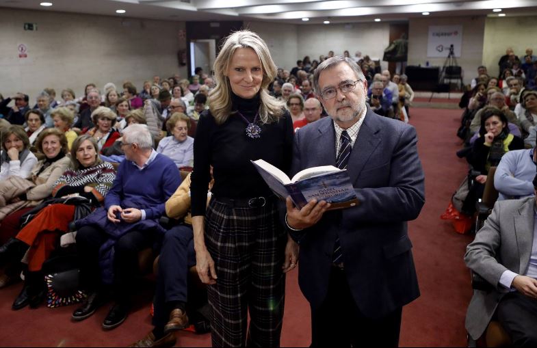 Isabel San Sebastián, en el Foro Cultural de ABC Córdoba: «Escribo novela histórica para huir de la realidad política»