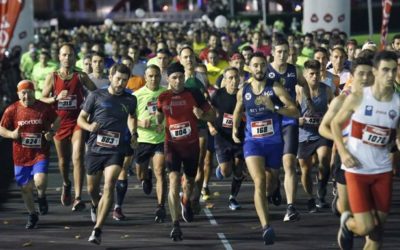 Unos 1.500 corredores participan en la EdPCarrera Noctura Gijón 10K que organiza El Comercio