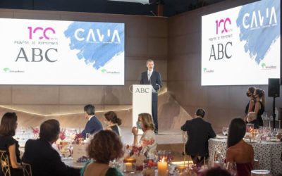 El Rey elogia a la prensa como “conciencia crítica de una sociedad diversa y plural” en el centenario de los ‘Cavia’